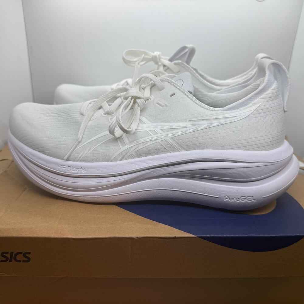 ASICS GEL-NIMBUS 28 Running Sneakers Men's Size 9 1/2 White Low Top 1011C127